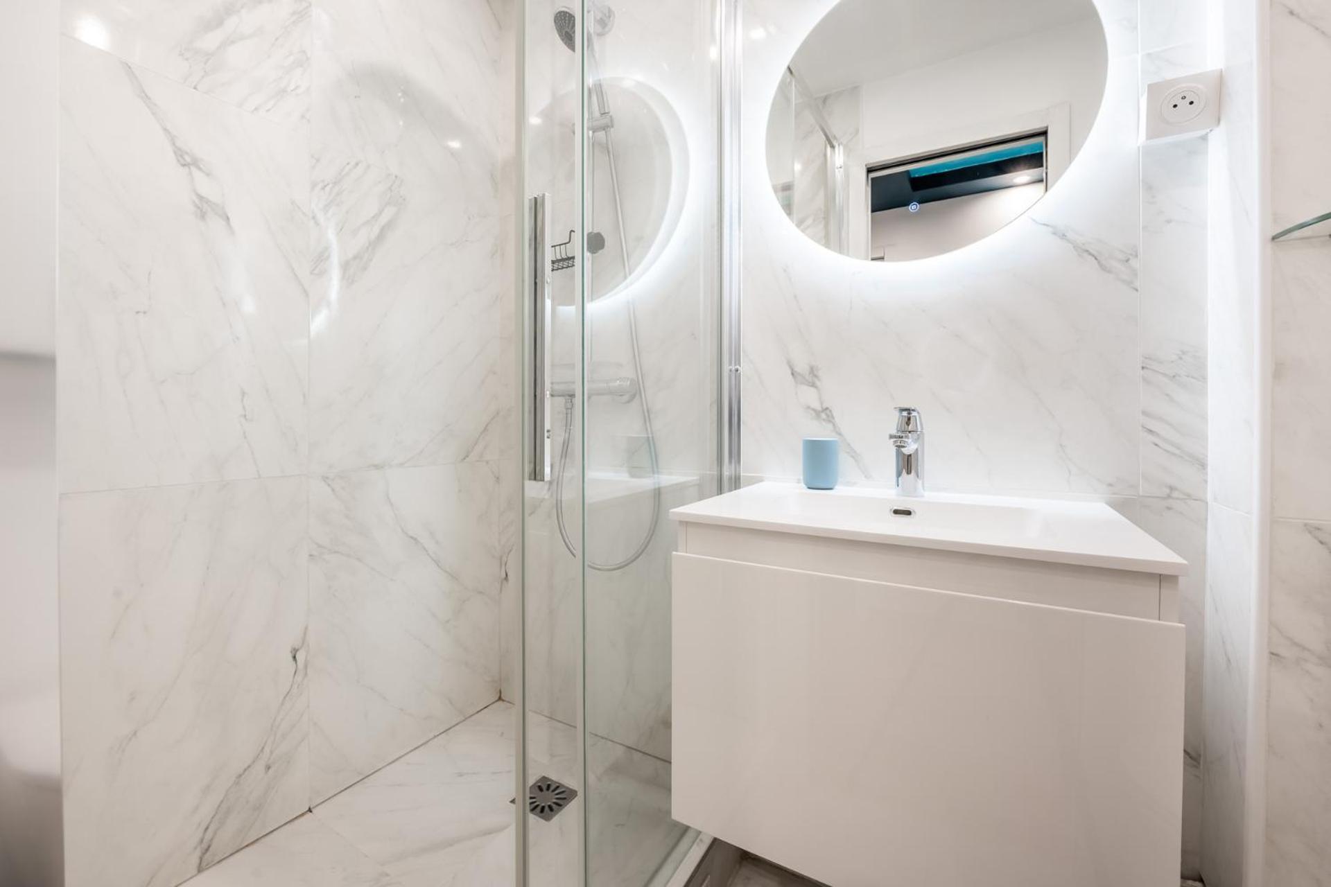 Charming Parisian Home Away From Home In The Heart Of パリ エクステリア 写真